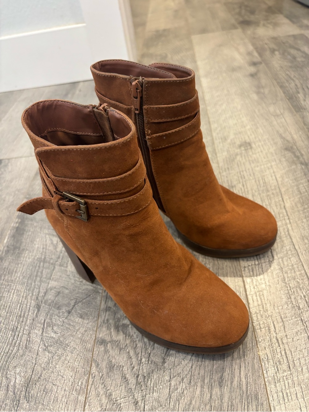 A New Day Women’s Brown Suede Ankle Boots Side Zip Buckle Round Toe 6